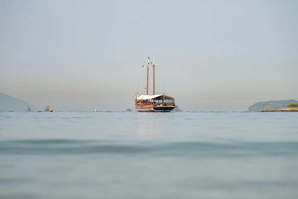 Hidden Coves of Cornwall: A Beginner's Guide to Finding Quiet Shingle Beaches